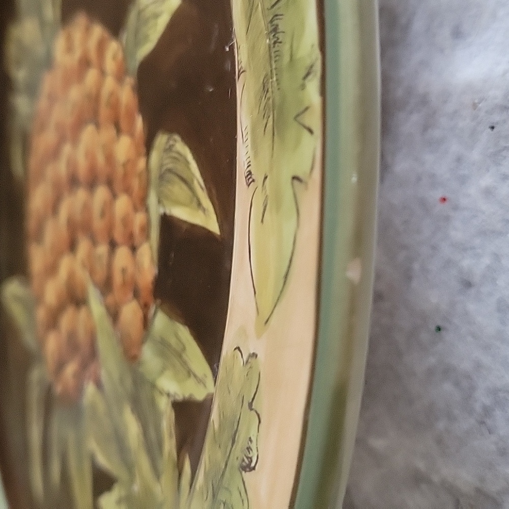 Vtg Round Ceramic Welcoming Pineapple Floral Leaf Plate 11" - Picture 3 of 3